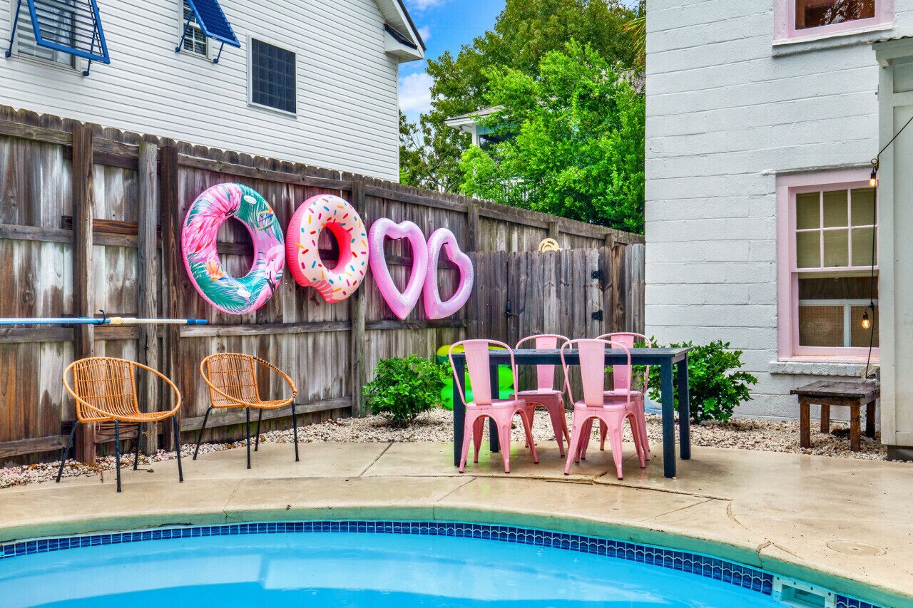 حمّام سباحة مُدفَّأ