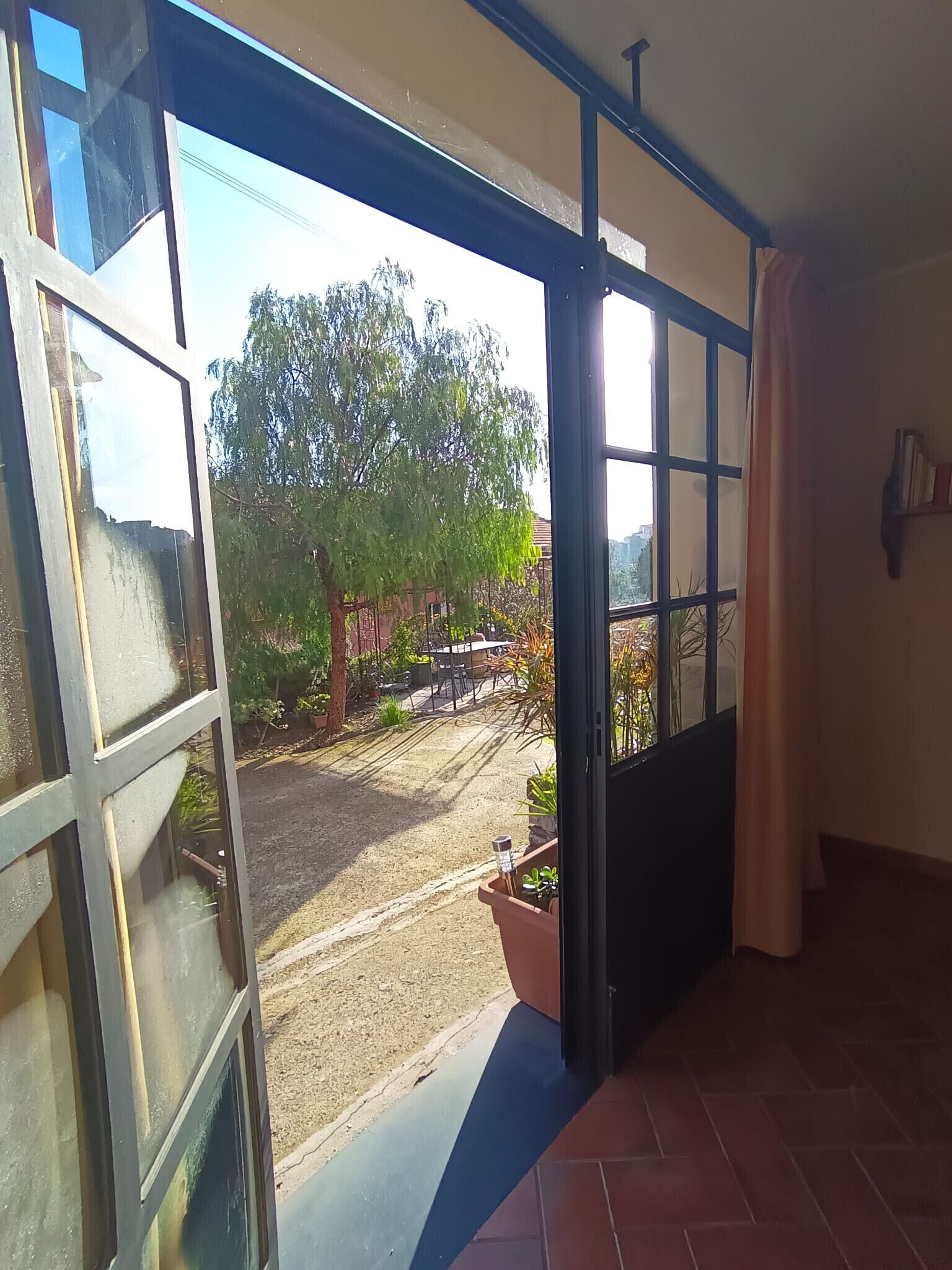 المنشأة من الداخل