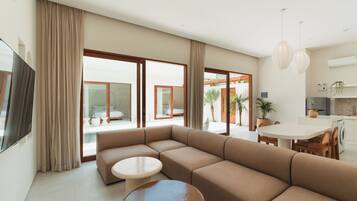 Vila Deluks, 2 kamar tidur, kolam renang pribadi, pemandangan kolam renang | Area keluarga | Smart TV 32-inci dengan saluran TV digital