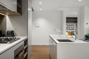 Réfrigérateur, micro-ondes, four, lave-vaisselle