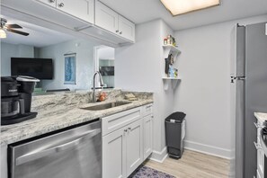 Refrigerador, microondas, horno y lavavajillas