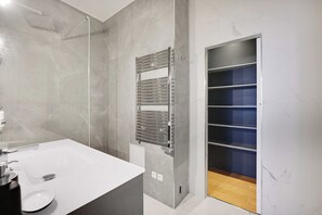 Apartment | Bathroom | Hair dryer
