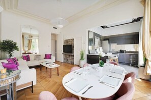 Living area - Charming 2br/4p - Georges V / Champs-a%0lysaes (Paris)