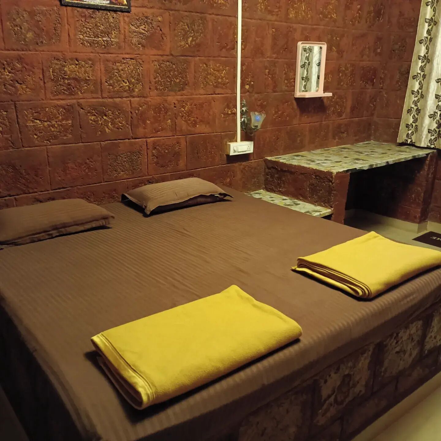 6 bedrooms, WiFi, bed sheets