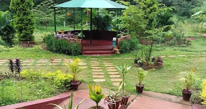 Terrific resort with WiFi in Ganeshgudi - 6 bedrooms