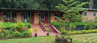 Terrific resort with WiFi in Ganeshgudi - 6 bedrooms