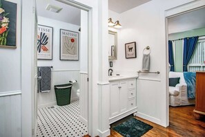 Hair dryer, towels - GypsyGinny's Hideaway (Key West)