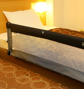 A bed with a headboard, a pillow, and a bedspread with circular patterns. - Smoking Twin room Basic room only late checki / Yokohama Kanagawa (Yokohama)
