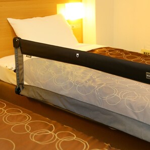 A bed with a headboard, a pillow, and a bedspread with circular patterns. - Smoking Recommended room Basic room only late / Yokohama Kanagawa (Yokohama)