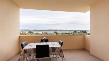 Deluxe Apartment, 3 Bedrooms | Balcony