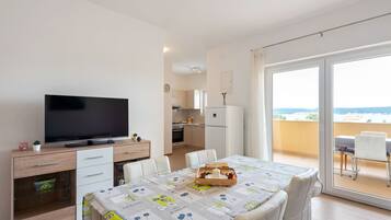 Comfort Apartment, 3 Bedrooms | Living room