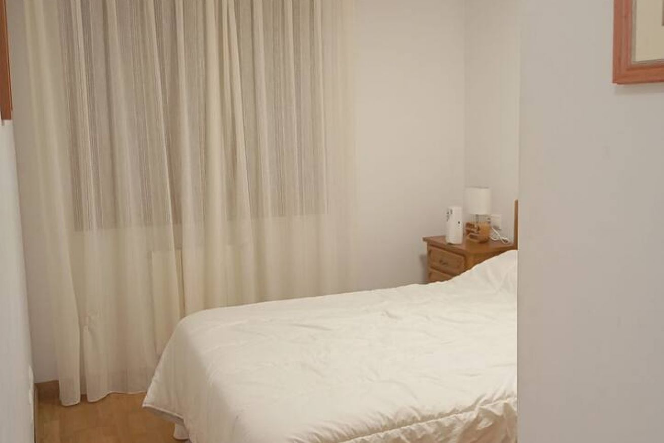 3 slaapkamers, een strijkplank/strijkijzer, gratis wifi, beddengoed