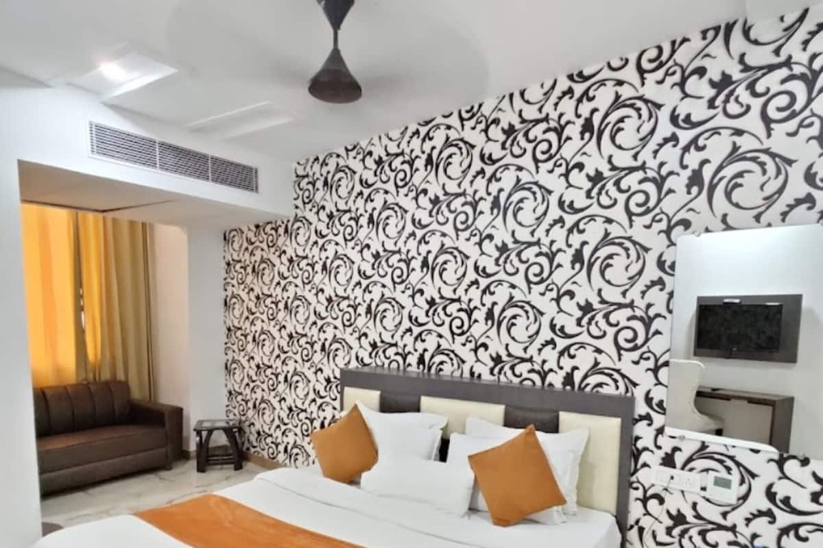 WiFi (free), bed sheets