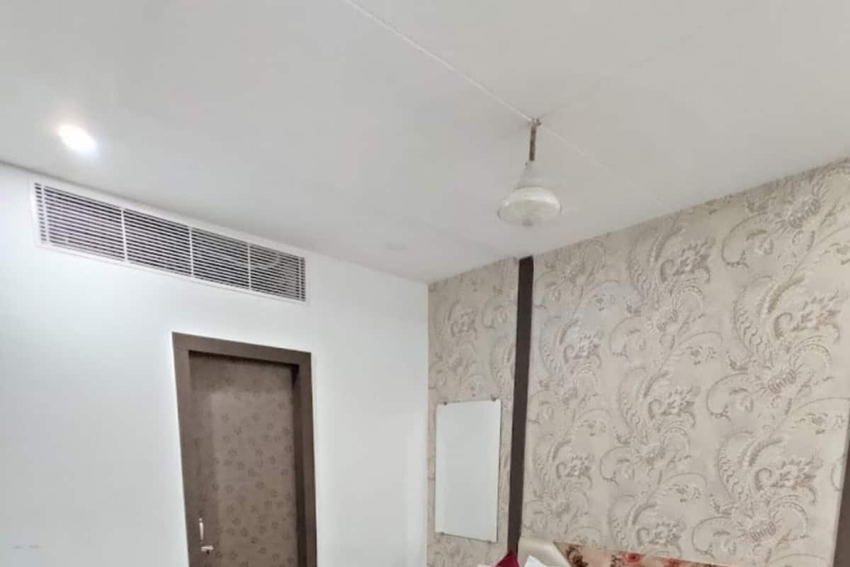 WiFi (free), bed sheets