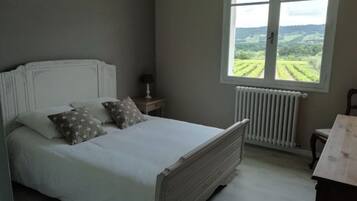 4 slaapkamers, een strijkplank/strijkijzer, gratis wifi, beddengoed