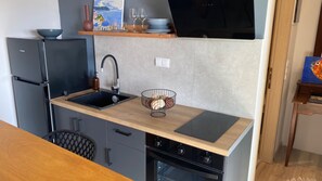 Private kitchen - Cactus Suberb Suite With Private Pool (Achladias)