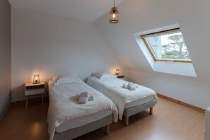 2 bedrooms, iron/ironing board, free WiFi, bed sheets