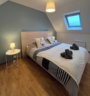 2 bedrooms, iron/ironing board, travel cot, free WiFi