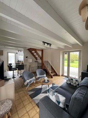 Fernseher, Kamin, Arbeitsbereiche