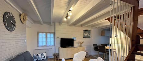 TV, fireplace, offices