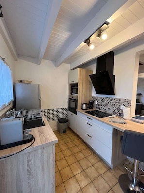 Frigorifero, microonde, forno, lavastoviglie
