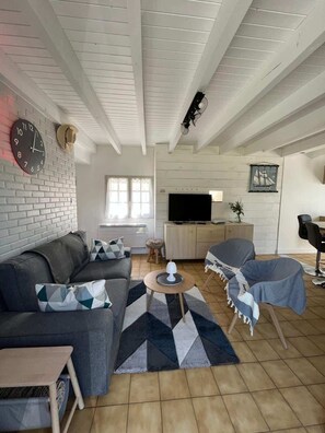 TV, fireplace, offices - Ty Manoa - Pretty house 50m from the sea (Landéda)