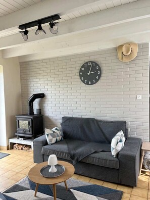TV, fireplace, offices - Ty Manoa - Pretty house 50m from the sea (Landéda)