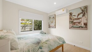 4 bedrooms, iron/ironing board, travel cot, Internet