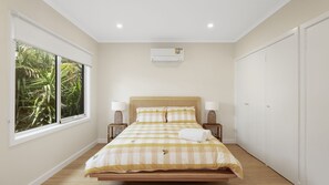 4 Schlafzimmer, Bügeleisen/Bügelbrett, Reisekinderbett, Internetzugang