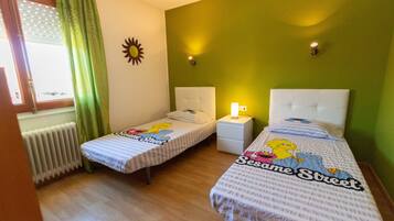 4 slaapkamers, een strijkplank/strijkijzer, gratis wifi