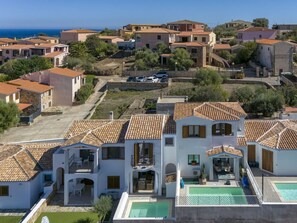 Exterior - Stunning private villa for 4 people with A/C, WIFI, private pool, TV and patio (Budoni)