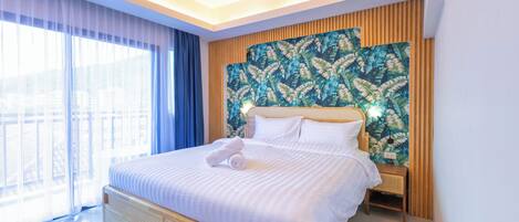 Deluxe room - Mountain View (Outdoor Bathtub) | Blackout drapes, free WiFi, bed sheets