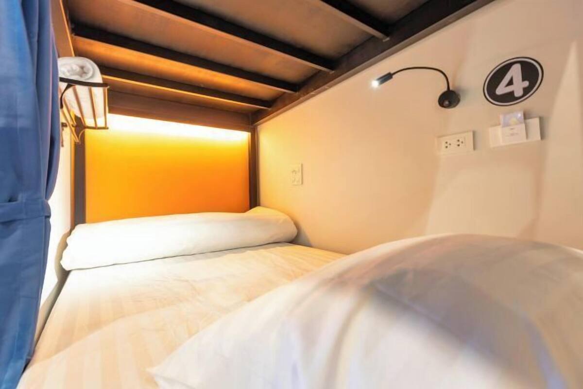 Blackout drapes, free WiFi, bed sheets