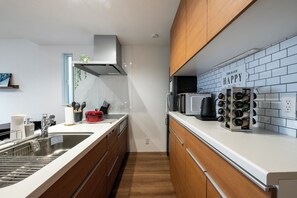 Fridge, microwave, stovetop, electric kettle - NAKAJIMA NOUVEAU (Sapporo)