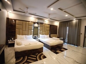 Studio | Een bureau, geluiddichte muren, gratis wifi