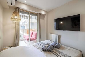 2 bedrooms, iron/ironing board, travel crib, free WiFi
