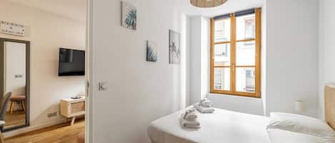 1 bedroom, iron/ironing board, free WiFi, bed sheets