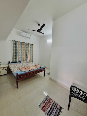 7 bedrooms, bed sheets