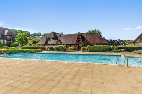 Charming house with garden in residence with pool