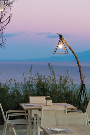 Outdoor dining - Mediterranean Suite, Erietta Apartments (Zakynthos)