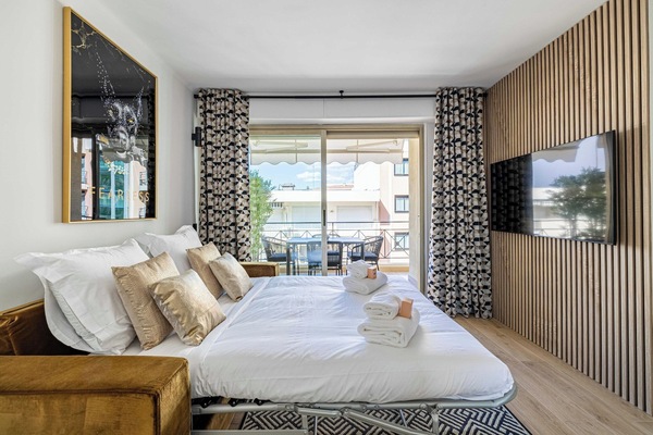 1 bedroom, iron/ironing board, travel cot, free WiFi