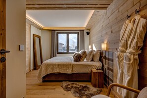 6 habitaciones, tabla de planchar con plancha y cuna de viaje 