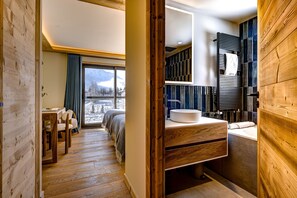 6 habitaciones, tabla de planchar con plancha y cuna de viaje 