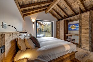 5 habitaciones, tabla de planchar con plancha y cuna de viaje 