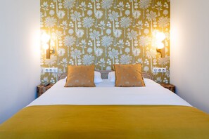 2 habitaciones, tabla de planchar con plancha y cuna de viaje 