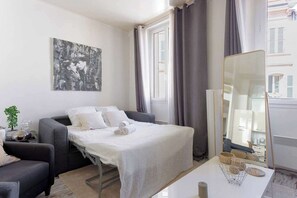 1 bedroom, iron/ironing board, travel crib, free WiFi - Elegant  flat in Cannes 2BR-4P (Cannes)