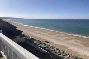 On the beach - The Benervilloise villa with its feet in the water (Benerville-sur-Mer)