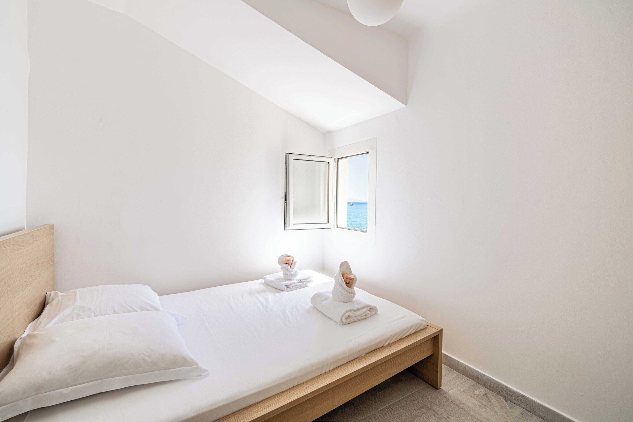 2 bedrooms, desk, iron/ironing board, travel crib