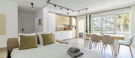1 室のベッドルーム、アイロン / アイロン台、WiFi、ベッドシーツ