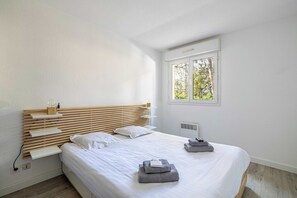 1 bedroom, desk, iron/ironing board, travel cot - Comfort and serenity with A/C, Parking and Balcony (Cannes)